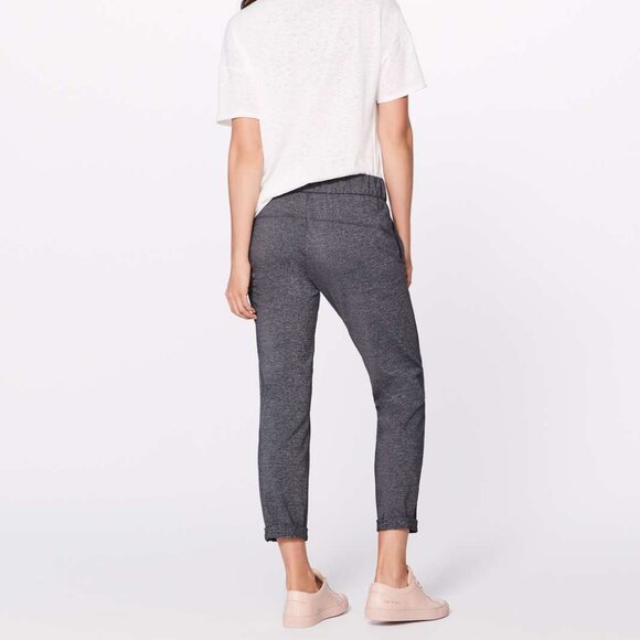 Lululemon On The Fly Pant 28" Luxtreme In Heathered Black - Picture 2 of 8